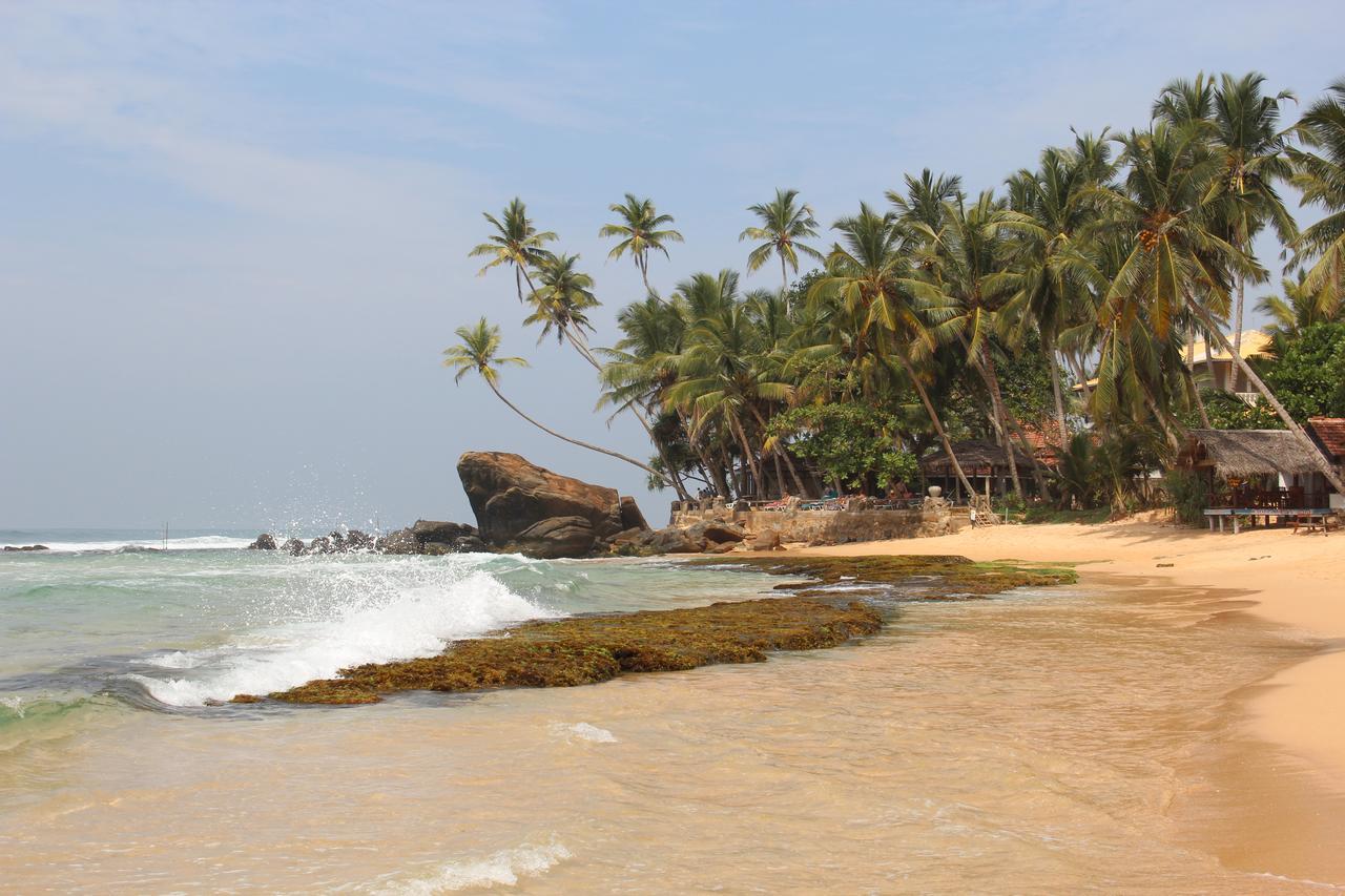 Sri Gemunu Beach Resort Unawatuna Exterior foto