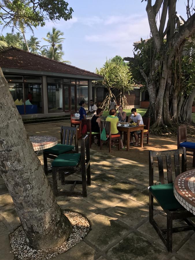 Sri Gemunu Beach Resort Unawatuna Exterior foto